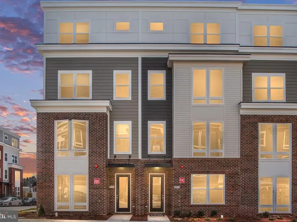 10575 Red Oak St, Fairfax, VA 22030