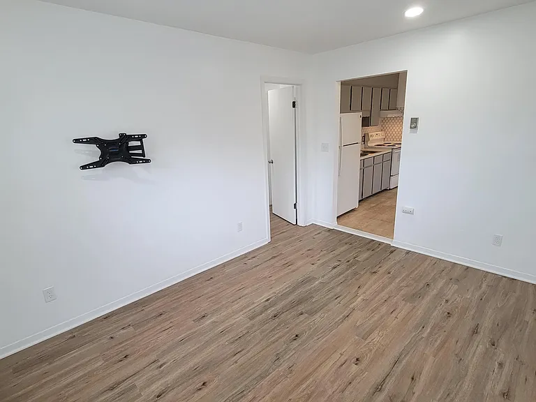 511 Leffert St #B — Photo 7