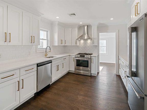 5th image of 140 Parkside Dr