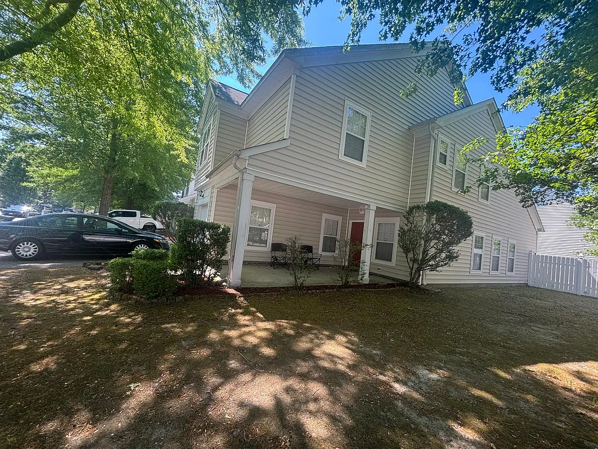 Building Photo - 421 Dorothy Dr