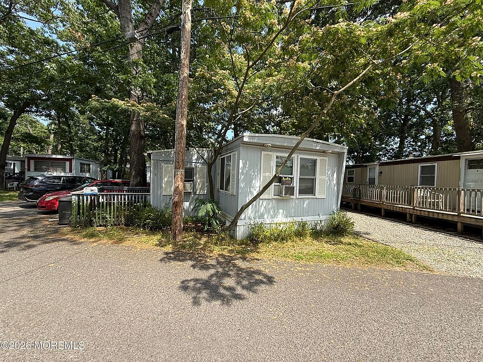 1st image of 15 Pinewood Trail