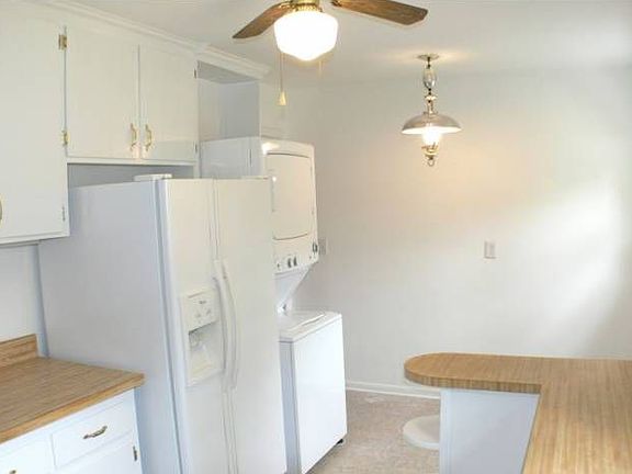 Eat-in Kitchen - W/D