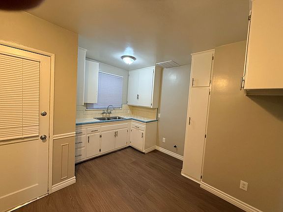 3rd image of 4127-4131 1/2 Somerset Dr #4129-1/4