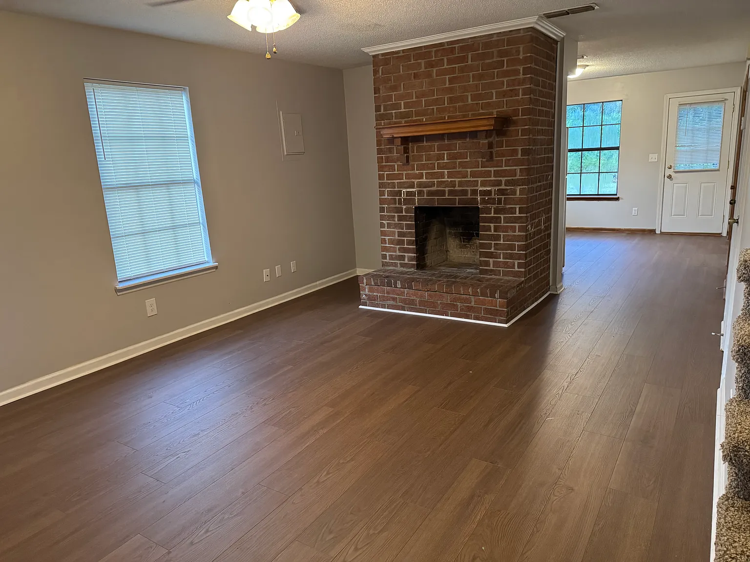 2 bed, 1.5 bath, 1122 sqft, $1,500 — Photo 2