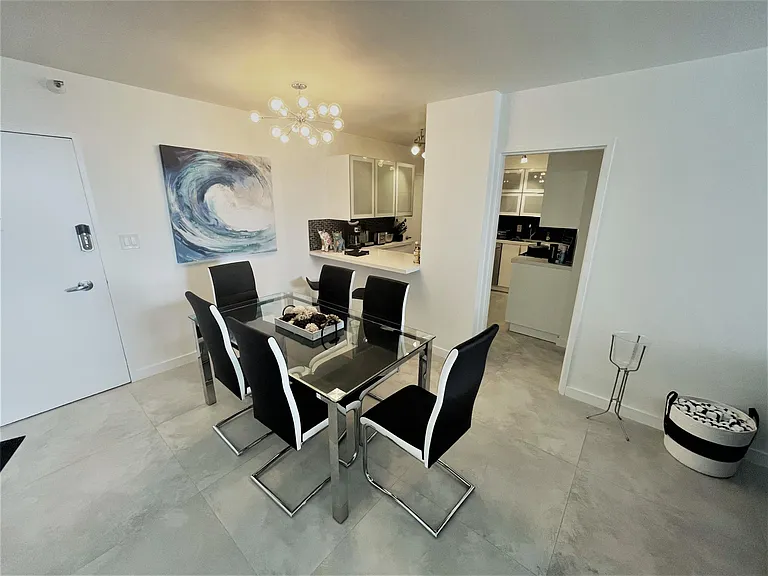 5161 Collins Ave #811 — Photo 8