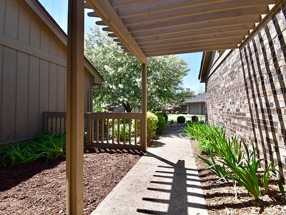 2nd image of 3523 Eagle Bluff Dr NE #109