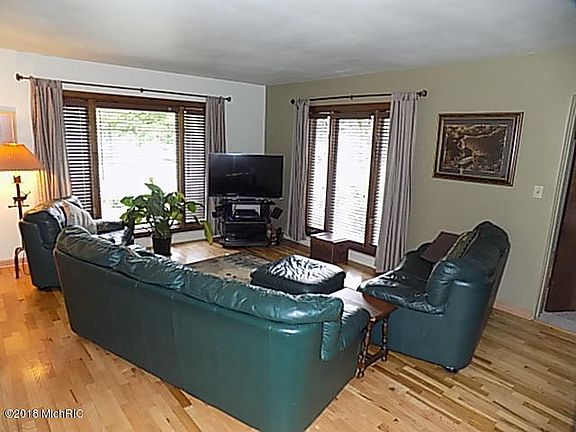 2nd image of 703 Plasman Ave