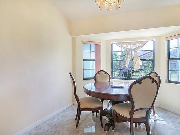 5th image of 1909 Glen Lakes Cir N