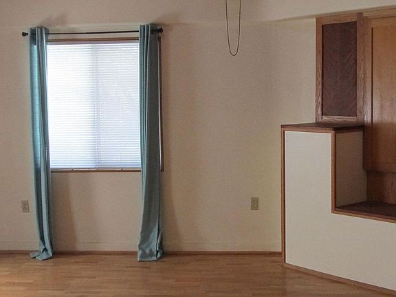 5th image of 503 Oakwood Dr