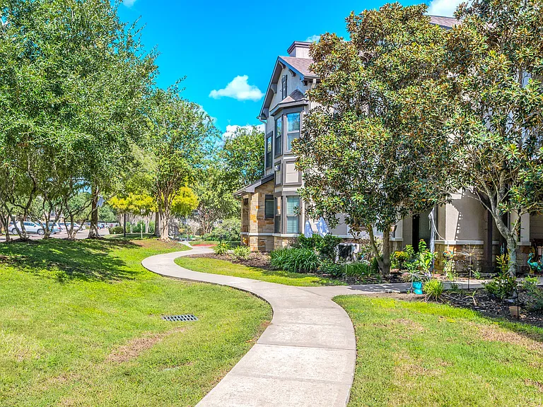 Grand Villas at Tuscan Lakes — Photo 36