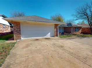 2300 Cowan Pl, Moore, OK 73160