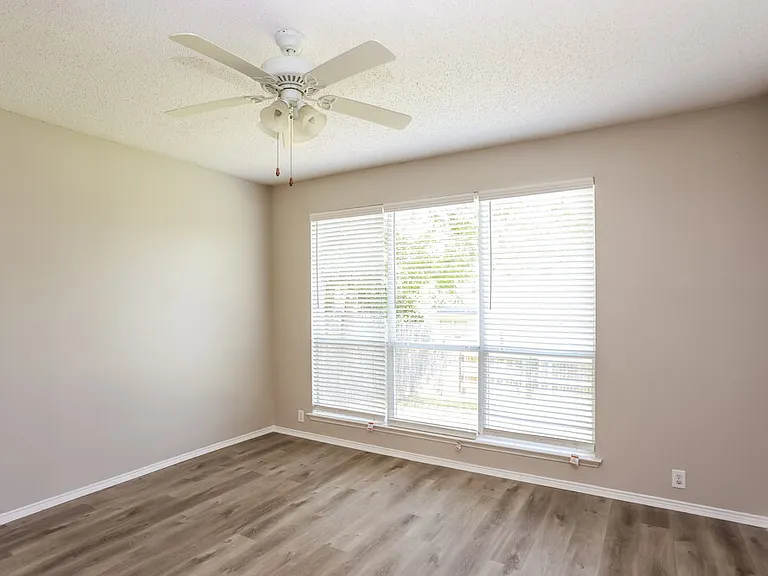 3404 Roddy Dr — Photo 9