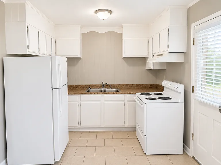 707 Barkley St SW #A — Photo 6