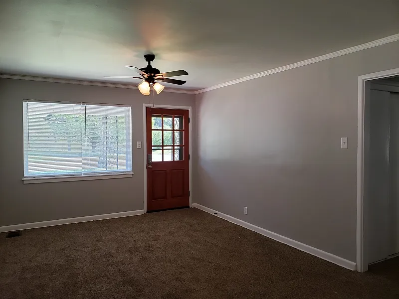 5 bed, 1660 sqft, $1,595 — Photo 2