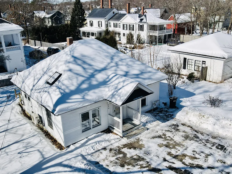 240 Pine St