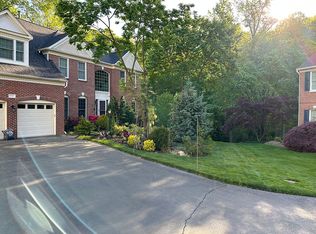 7909 Bressingham Dr, Fairfax Station, VA