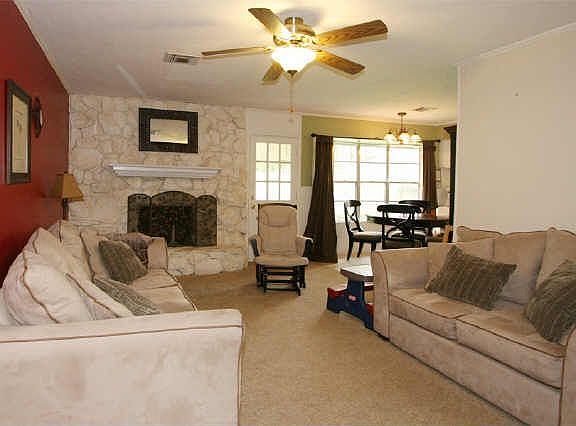 2nd image of 1001 Sharie St