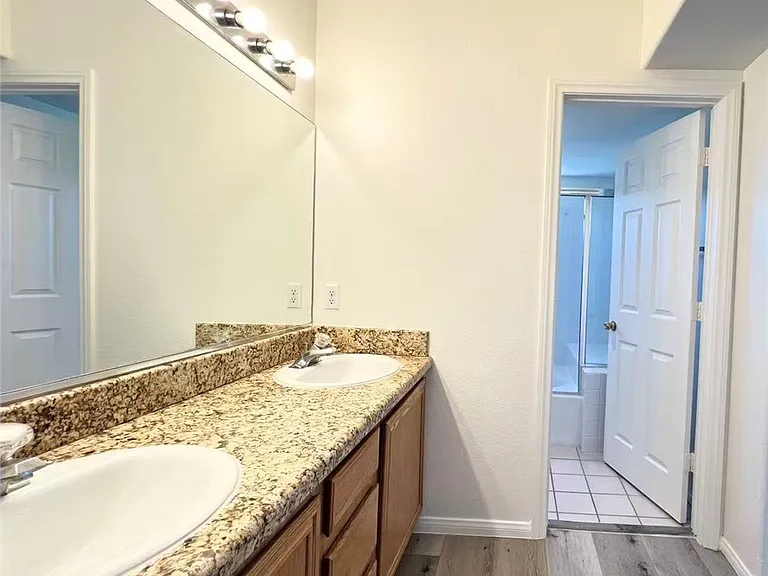 8284 W Rochelle Ave — Photo 15