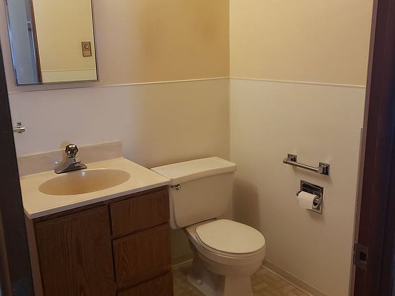 3rd image of 1405 Gardenette Dr #3