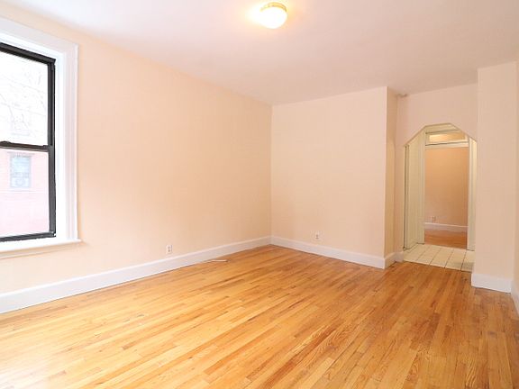 3rd image of 465 W 51st St #1CC