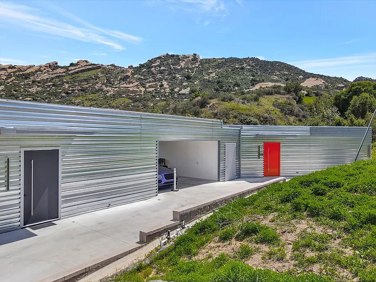 990 Alta Vista Rd — Photo 37