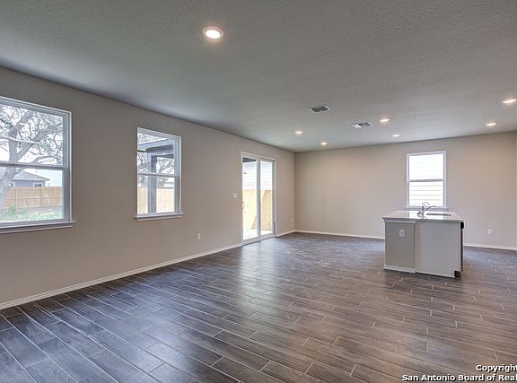 5th image of 163 Honey Oak Ln