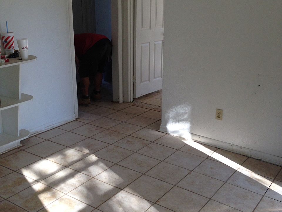 1st image of 208 E Hoover Ave