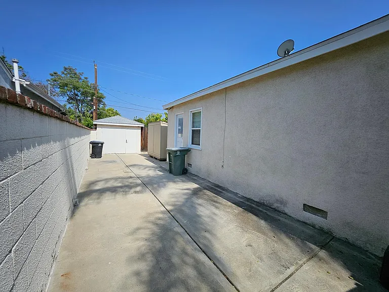 906 N Parish Pl — Photo 37