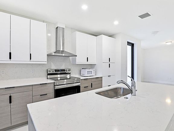 3rd image of 359 Bella Sol Way