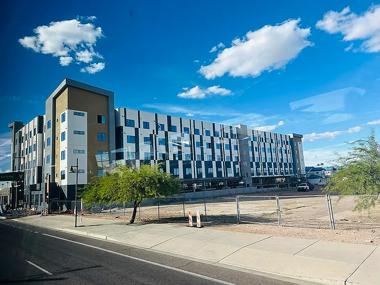 La Victoria Commons — Photo 6