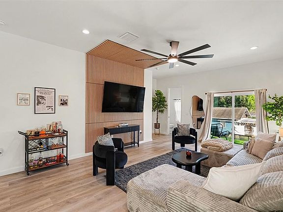 4th image of 102 W ADALEE STREET #1