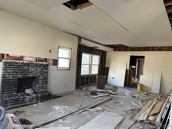2nd image of 907 S Creek Ave