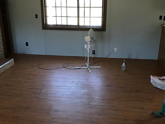 4th image of 4000 Abbott Ln