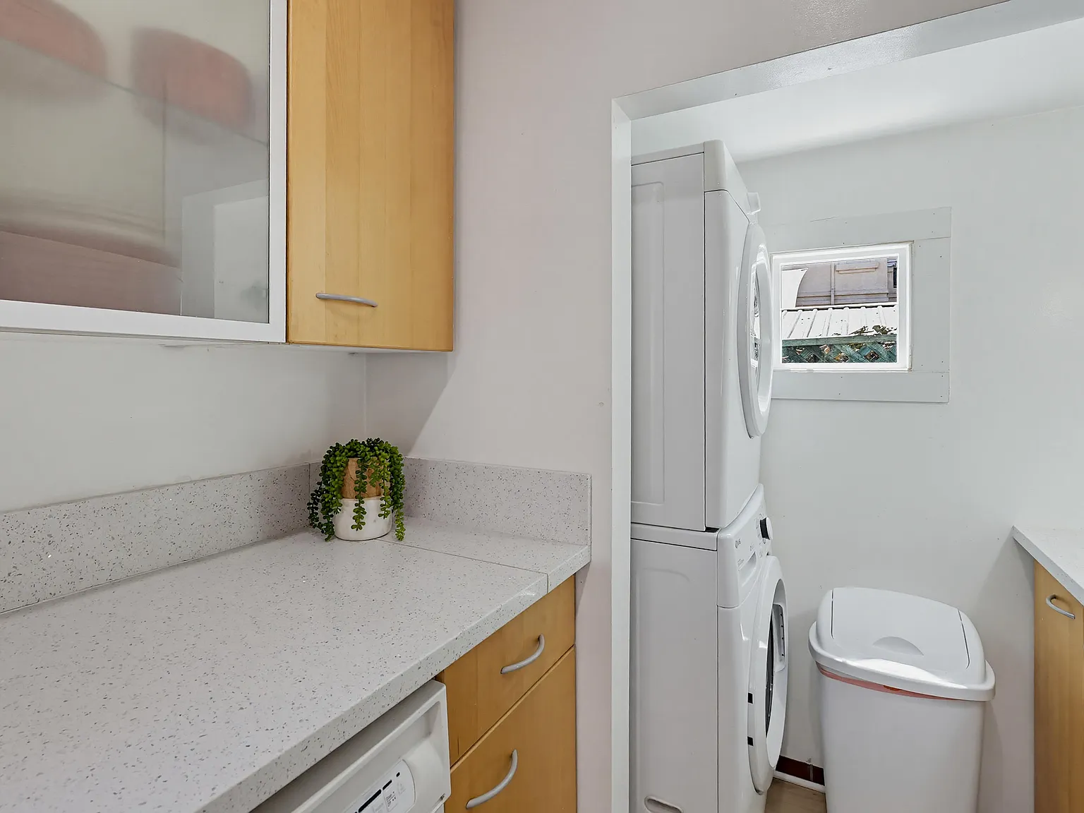 2 bed, 670 sqft, $5,000 — Photo 2