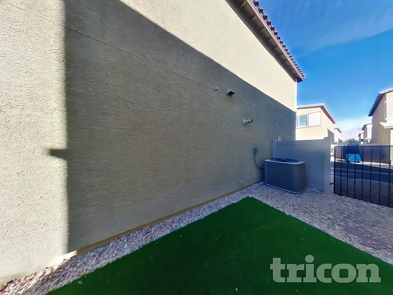 7345 Sunray Point St — Photo 15