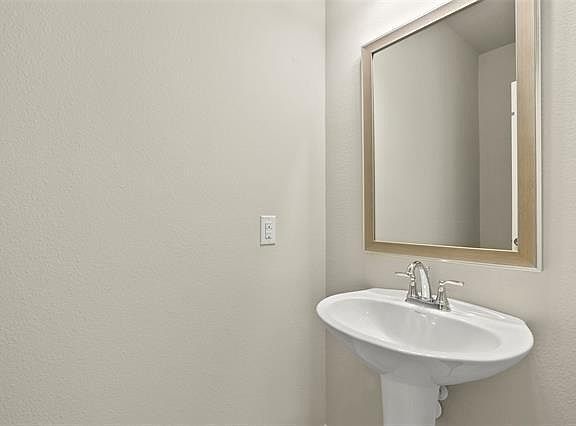 3rd image of 3921 Saint Ives Ln