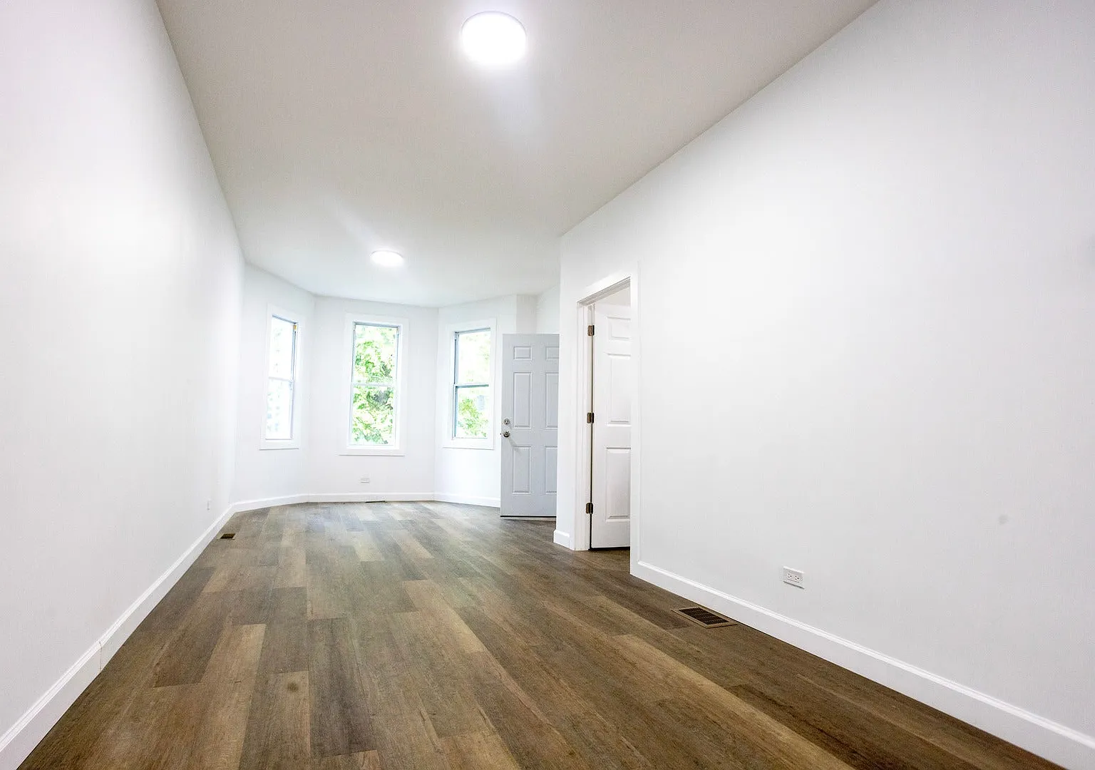 3 bed, 1.0 bath, 1200 sqft, $1,700 — Photo 3