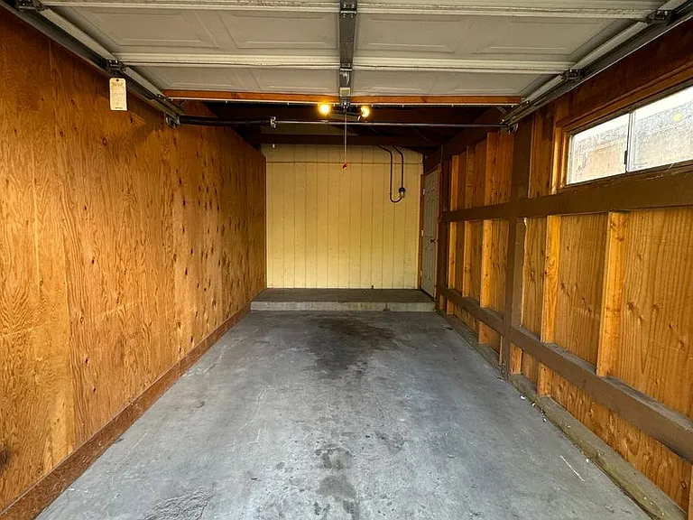 1827 Worden Ave — Photo 8