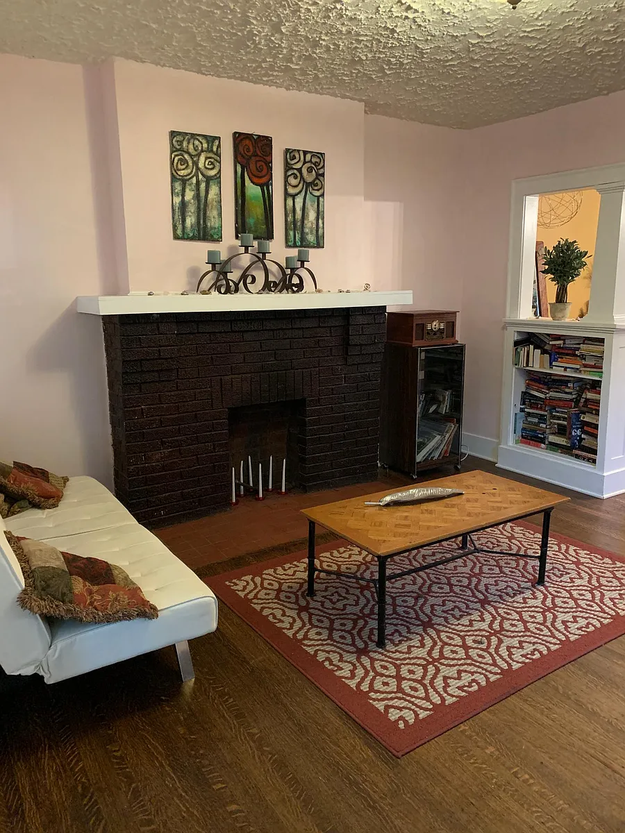 Living Room w/ fireplace (decorative). - 4115 N College Ave