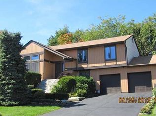 305 Stephenson Ln, New Windsor, NY 12553