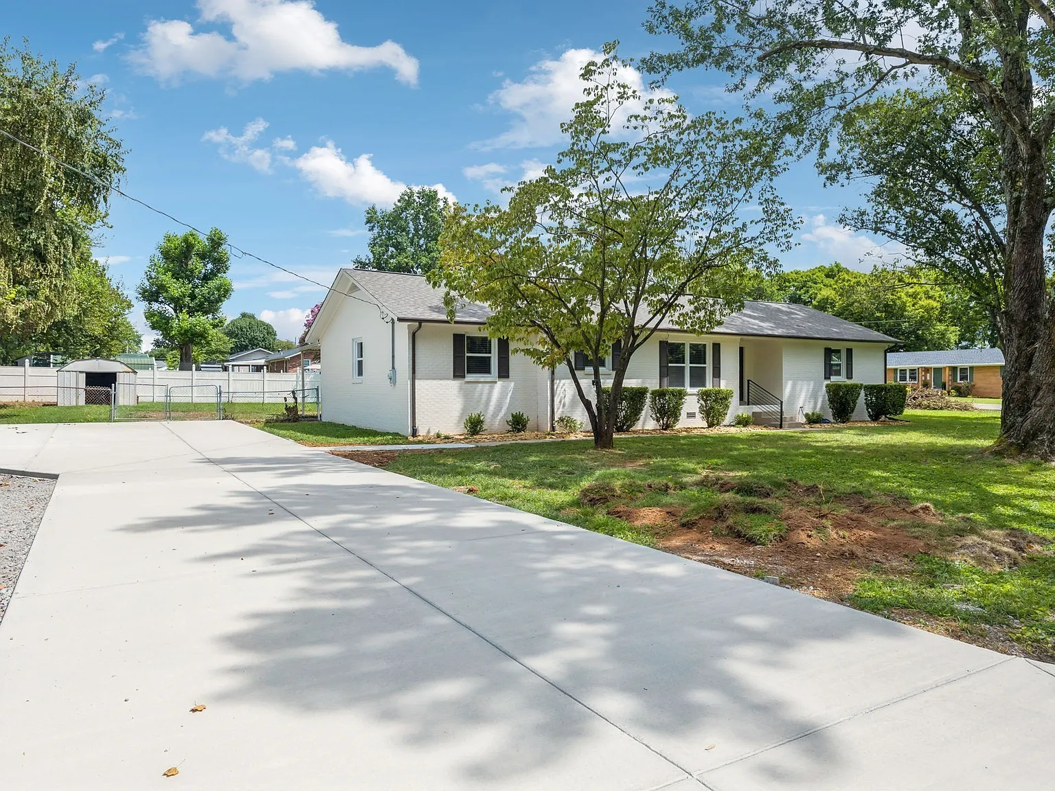 3 bed, 2.0 bath, 2000 sqft, $3,500 — Photo 3