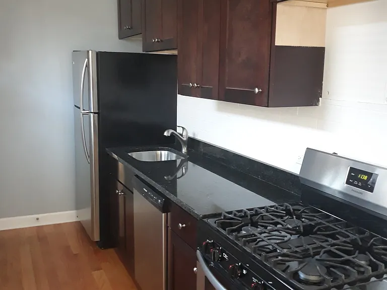 1644 W Pratt Blvd — Photo 1