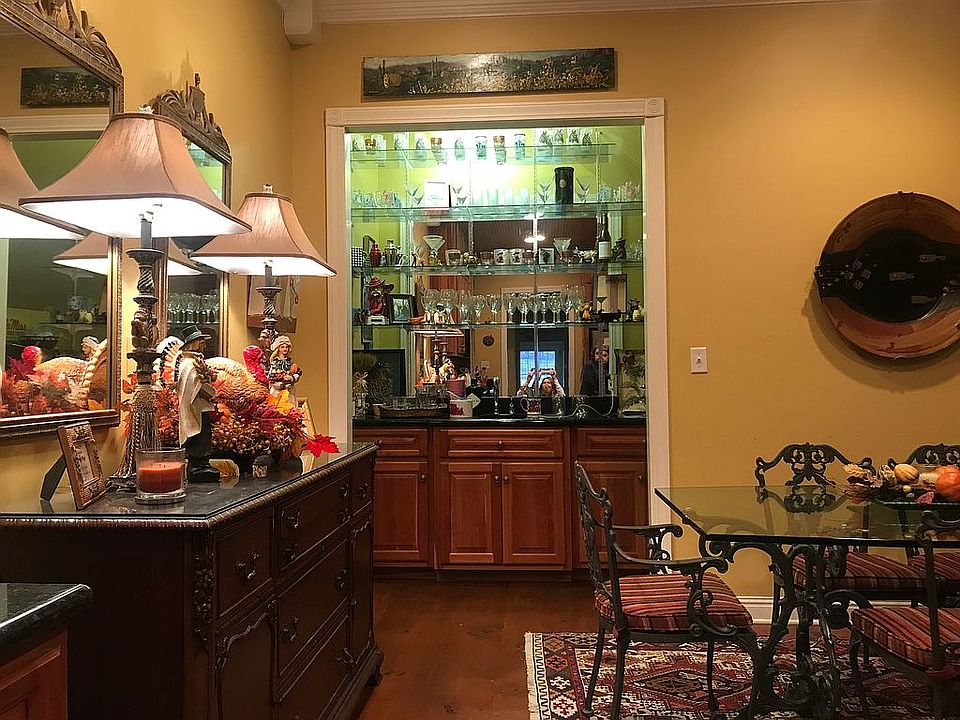 1st image of 719 Mogridge Ln