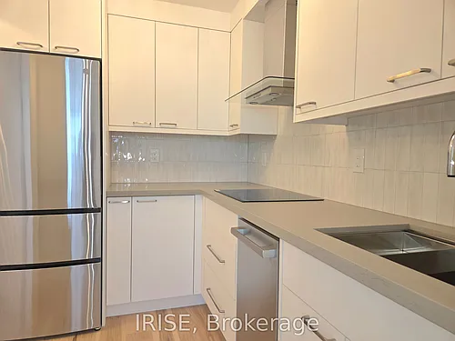 89 McCaul St #426 Photo 1