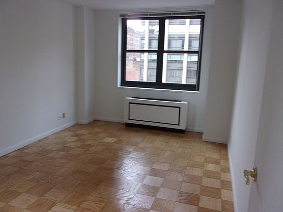 4th image of 200 E 72nd St APT 7g