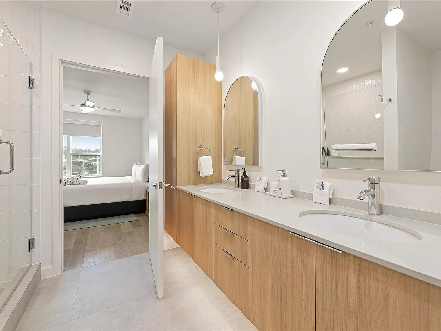 1 bed, 1.0 bath, 741 sqft, $4,200 — Photo 3