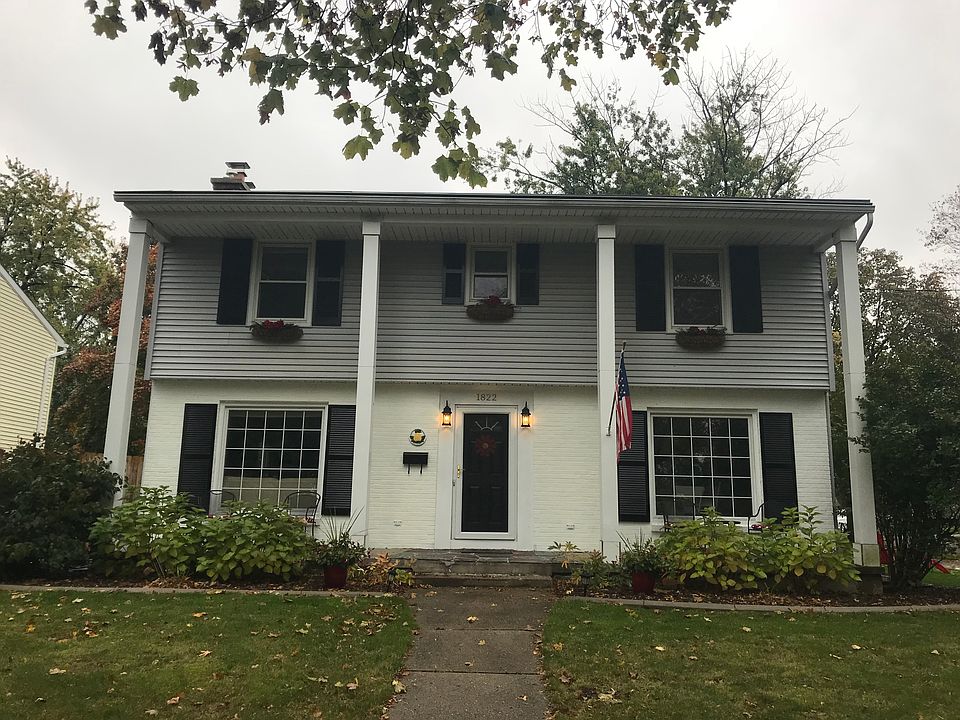 1st image of 1822 Rosewood Ave SE