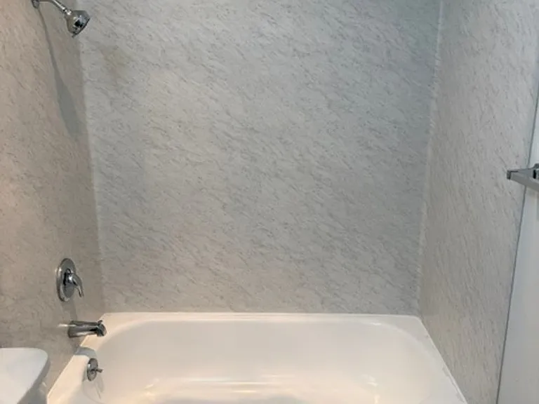2512 Bayview Apartments — Photo 10