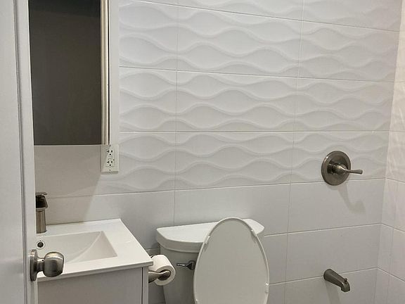 4th image of 3636 168th St Floor 3