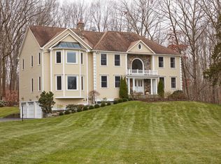 2 May Ct, Monroe, CT 06468